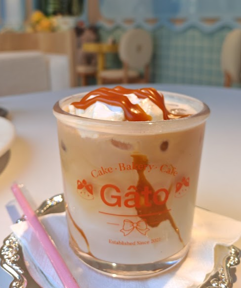 Gato custom birthday cake